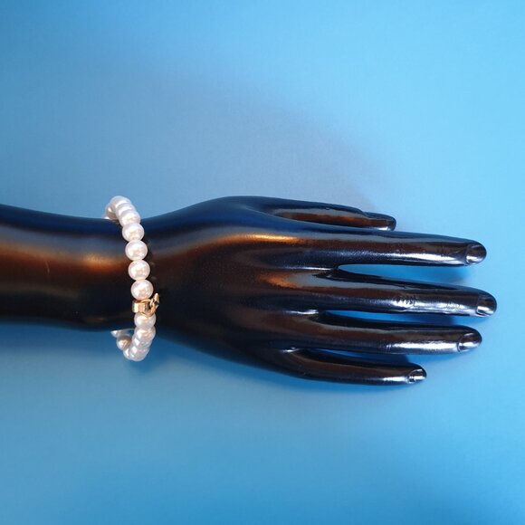 New Faux Pearl Elastic Bracelet with Gold-tone Star Charm - Picture 7 of 7